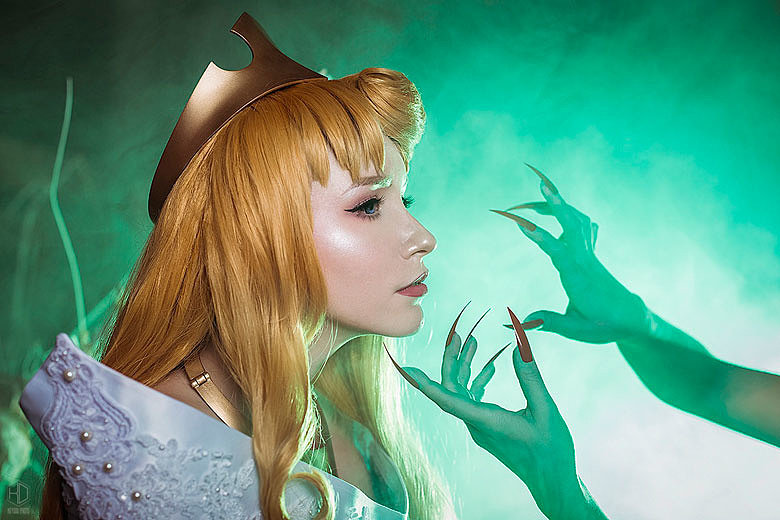 Russian Cosplay: Princess Aurora (Sleeping Beauty)