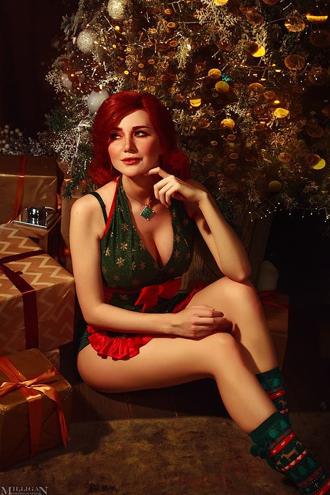 Russian Cosplay: Christmas Ladies (The Witcher 3: Wild Hunt)