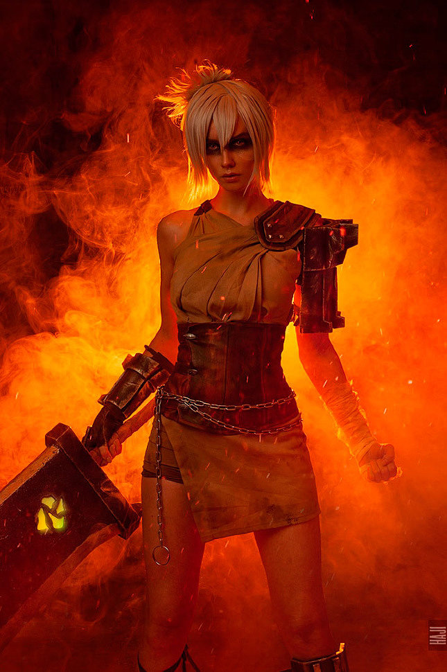 Russian Cosplay: Riven (League of Legends)