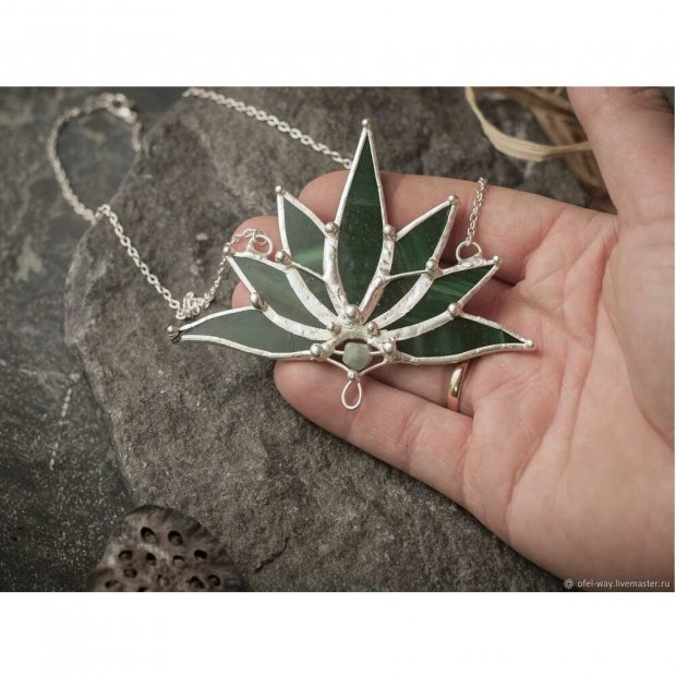 Подвеска Green Lotus