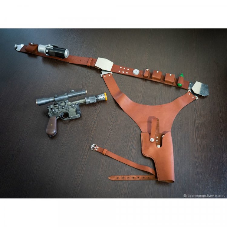 Реплика пистолета Star Wars - Han Solo's Blaster With Accessories