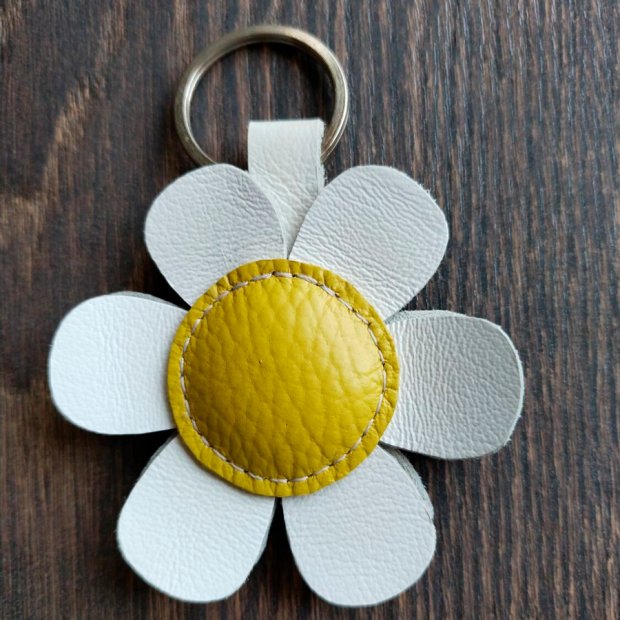 Брелок Chamomile Flower