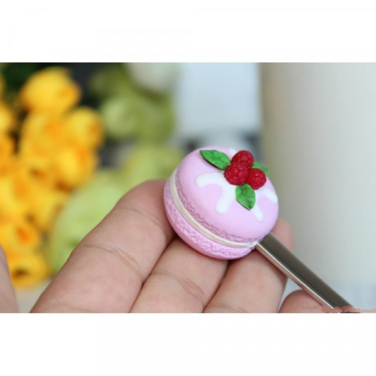 Ложка с декором Macaron With Raspberries