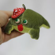 Мягкая игрушка Frog in a fly agaric hat