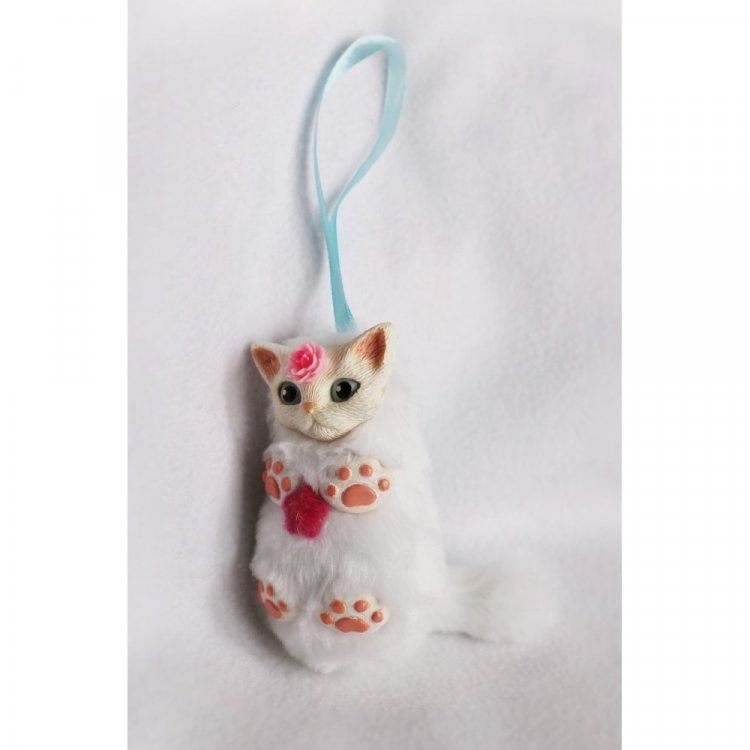 Мягкая игрушка White Cat With Rose (11 см)
