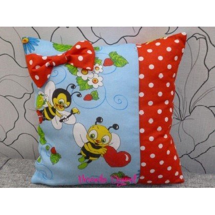 Подушка Bees With Bow